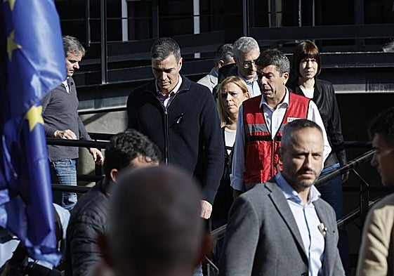 Pedro Sánchez and Carlos Mazón together outside the relief command centre in l’Eliana, Valencia province.
