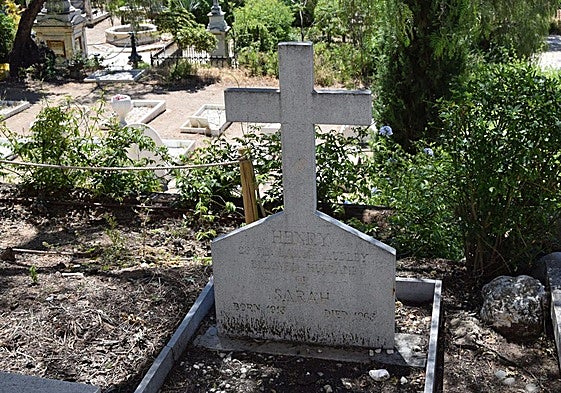 Lord Audley’s grave in the English Cemetery.