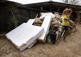 Cloti, a resident of Cártama, among the remains of what used to be her house.