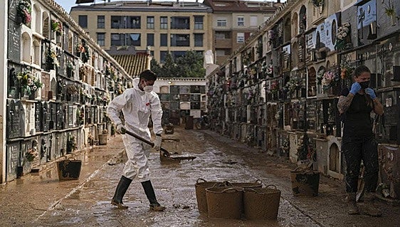 One of the cemeteries worst affected by the deadly 'Dana' in Valencia comes back to life