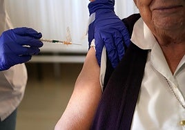 These are the almost 100 walk-in vaccination points for flu and Covid-19 jabs across Malaga province