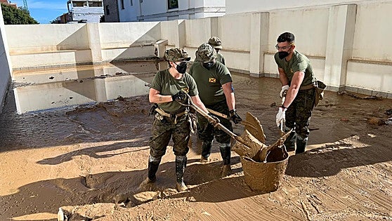 Around 100 Ronda-based legionnaires deployed to Valencia to help flood-hit communities