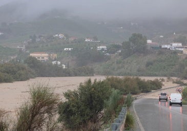 112 Andalucía emergency line offers safety advice ahead of amber alert for torrential rain in the region