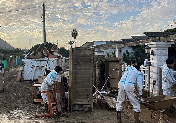 Volunteers pause rebuilding efforts in Guadalhorce valley ahead of forecast heavy downpours