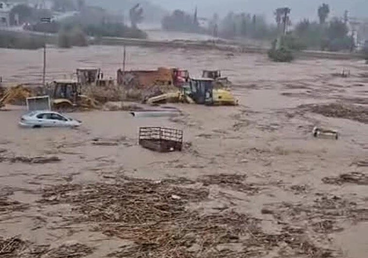 The Benamargosa river in the Axarquía burst its banks this Wednesday afternoon.