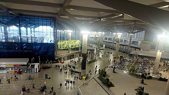 Five flights diverted from Malaga Airport due to red alert for heavy downpours of rain and flooding on the Costa del Sol