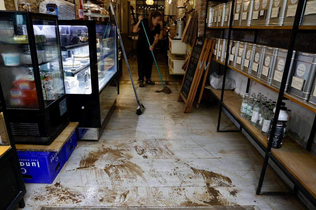 Así amanece el Centro de Málaga y sus comercios tras las inundaciones