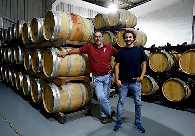 Luis Cepedano and Agustín Millán,owner and oenologist at Huerto de la Condesa.