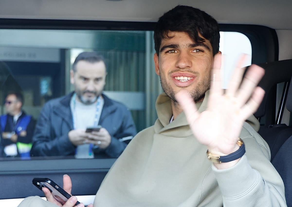 Imagen secundaria 1 - In pictures: Carlos Alcaraz arrives on Costa del Sol to complete Spain's Davis Cup squad