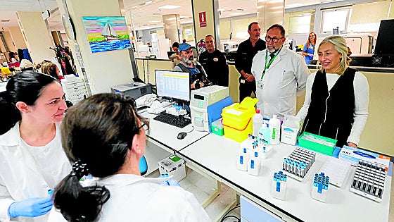 Junta de Andalucía injects almost 1 billion euros more into a public health system burdened by waiting lists
