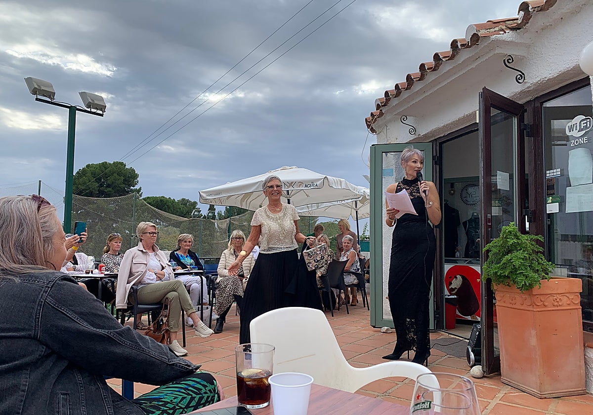 Imagen principal - Fashion show raises money for abandoned animals on the Costa del Sol