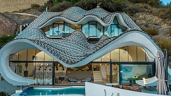 The famous dragon house of Granada's Costa Tropical on the market for 1.5 million euros