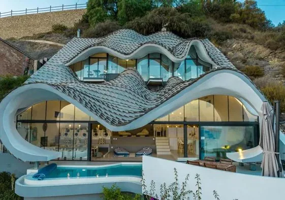 The cliff house in Salobreña, for sale.