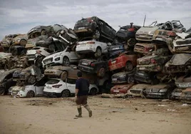 Cars destroyed by the effects of the 'Dana' storm in Valencia.