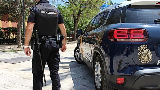 Dentist and partner arrested in Malaga for defrauding 220,000 euros in dental treatments