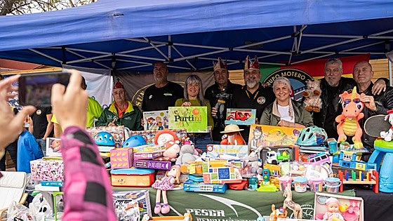 Benalmádena fishing club nets over 1,000 Christmas gifts for needy children
