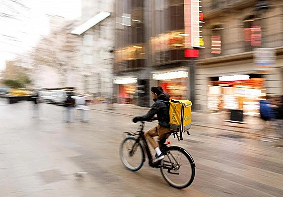 Food delivery company Glovo caves in and will employ its 15,000 riders following avalanche of hefty fines in Spain