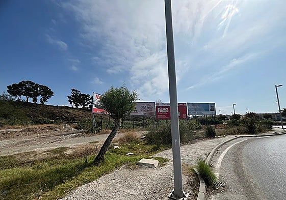 The old N-340 road to the west of Torre del Mar where the houses are located.