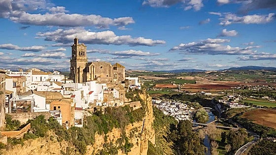 British man buys dream home in Spain only to find out later he must share kitchen with other neighbours
