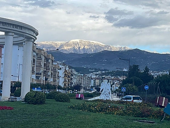 Watch as blanket of snow covers Malaga province's highest mountain