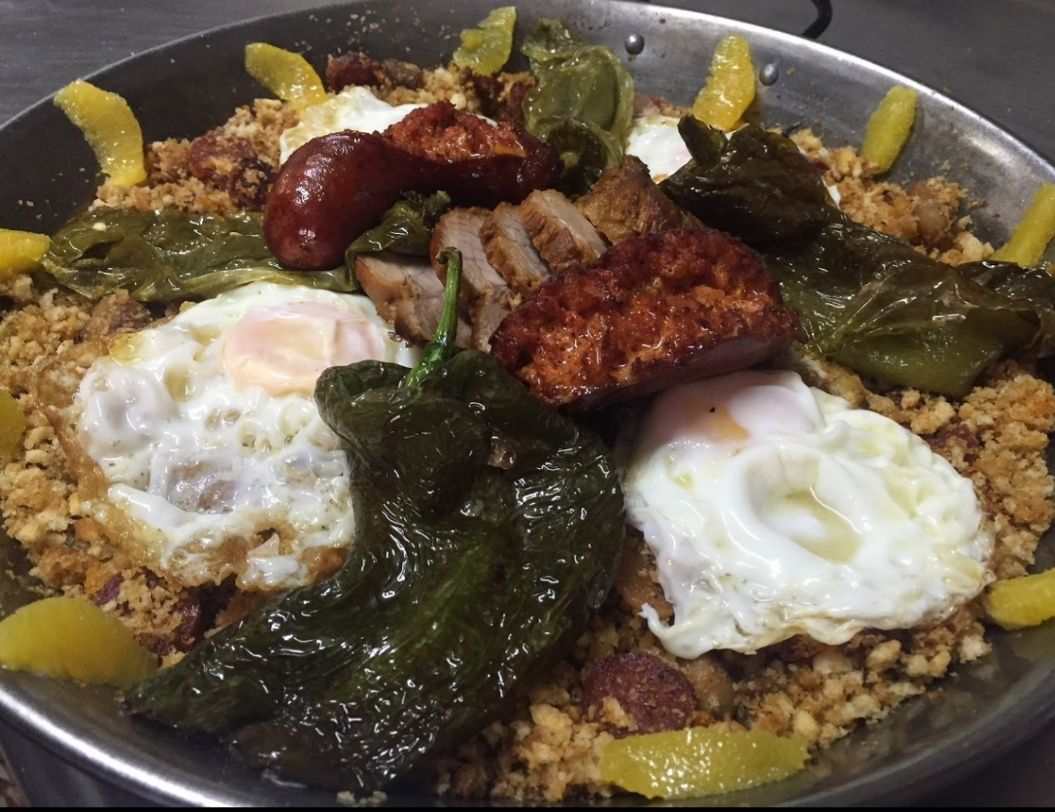 Migas benalbinas is one of La Chalaúra's specialties.