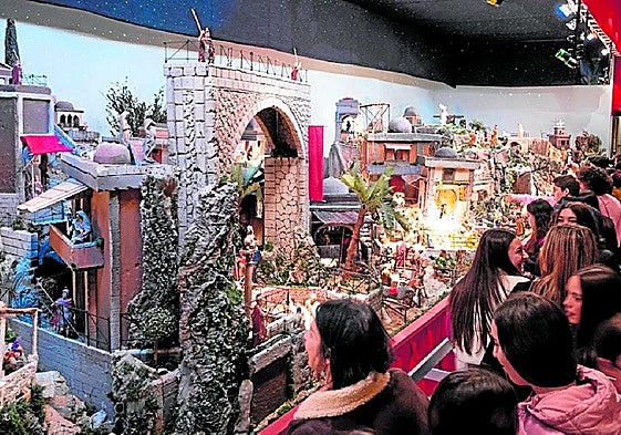 Malaga city hall's Nativity scene delights visitors
