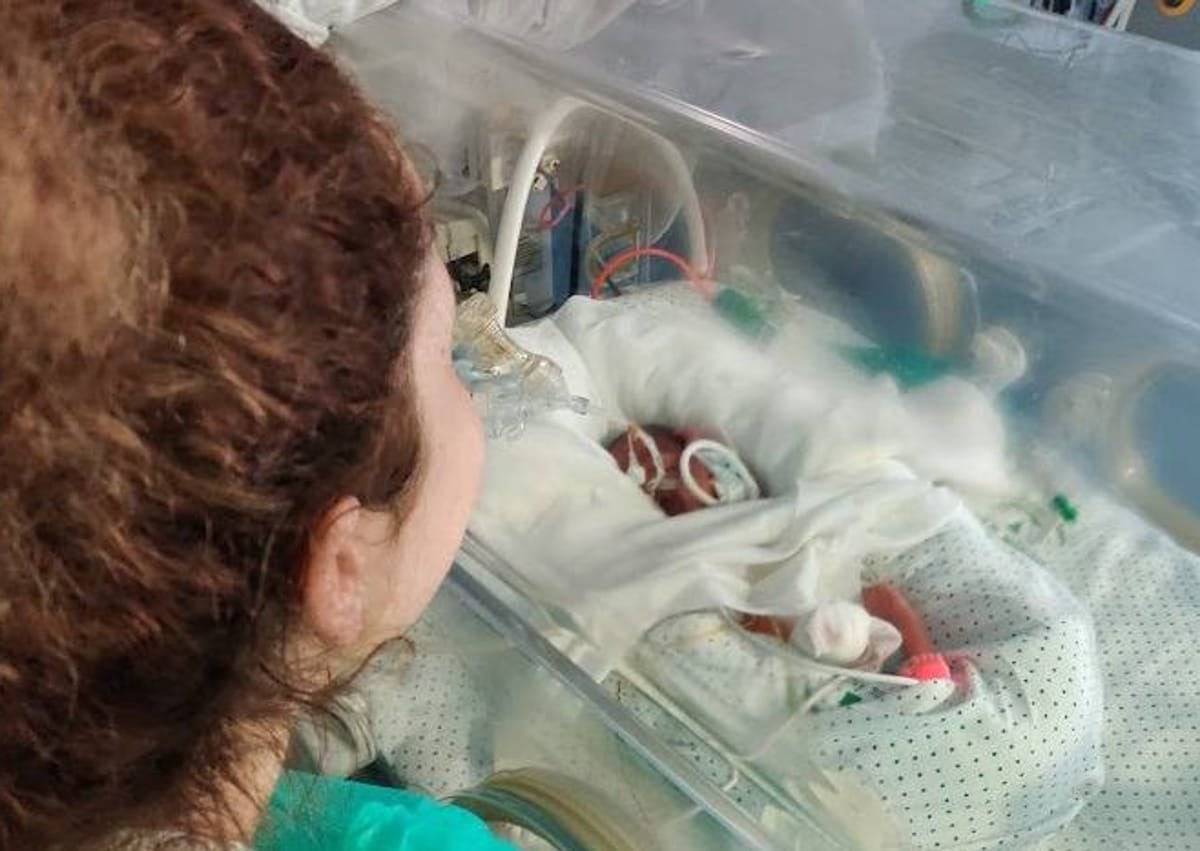 Imagen secundaria 1 - Julia, Daniela and Lucía spent several months in the neonatal unit at the maternal and child hospital in Malaga 