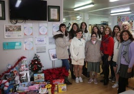 The donated goods were presented at the school on Monday.