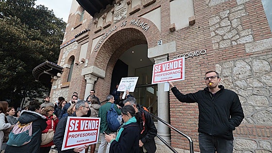 University of Malaga lecturers start series of protests against cuts