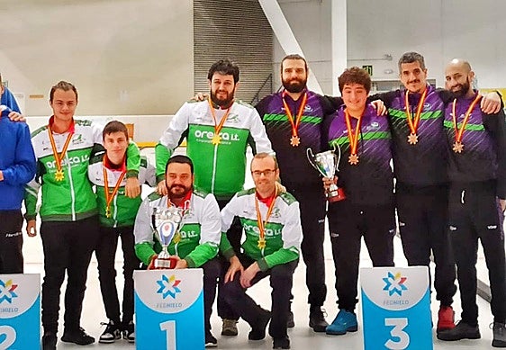 Los Compadres on the right on the podium.