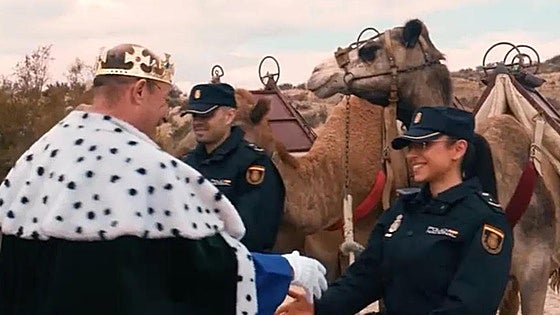 Watch as police track down missing camels and return them to the Three Kings in south of Spain