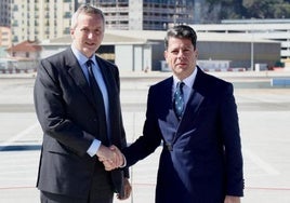 Sir Ben Bathurst (l) with Fabian Picardo.