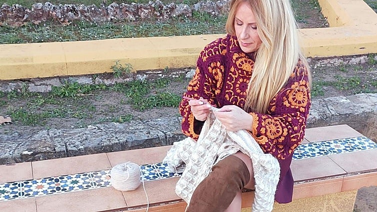 The 'influencer' from the Serranía de Ronda who is hooked on crochet and has followers all around the world