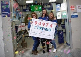 Lottery administration in Calle Mármoles where the first prize was sold in last year's draw.