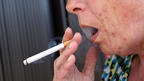 Lung cancer cases in women have quadrupled in last 20 years in Spain