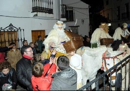 Here the Three Kings do not travel on the traditional floats.