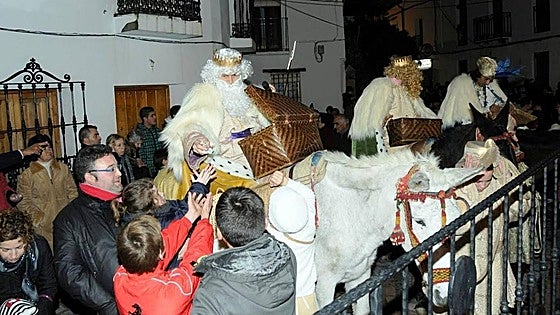 A tradition that is cross between a Three Kings parade and a living nativity scene in the Serranía de Ronda
