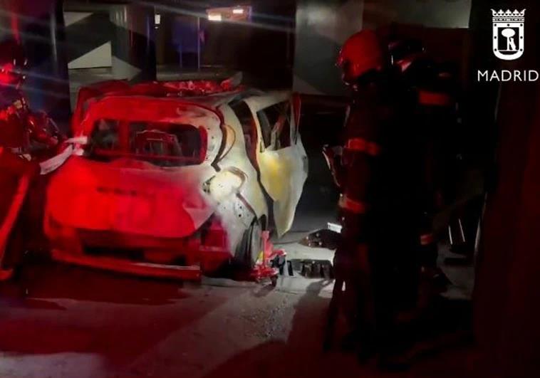 An electric vehicle that recently caught fire in a Madrid car park.