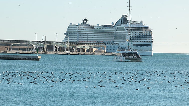 Round-the-world voyage cruise ship makes Malaga its first port of call