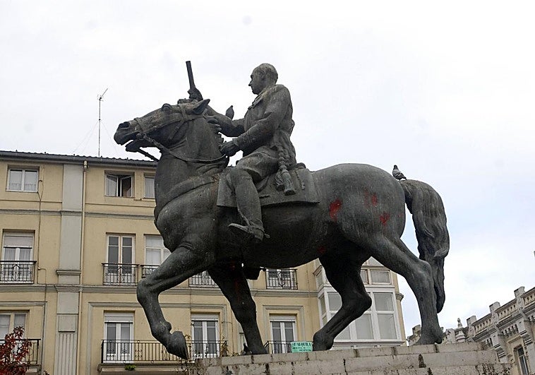Statue of Franco in Santander before it was removed.