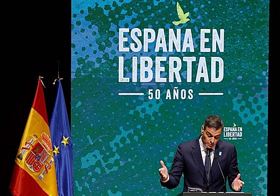Pedro Sánchez making his speech at the Reina Sofía art museum.