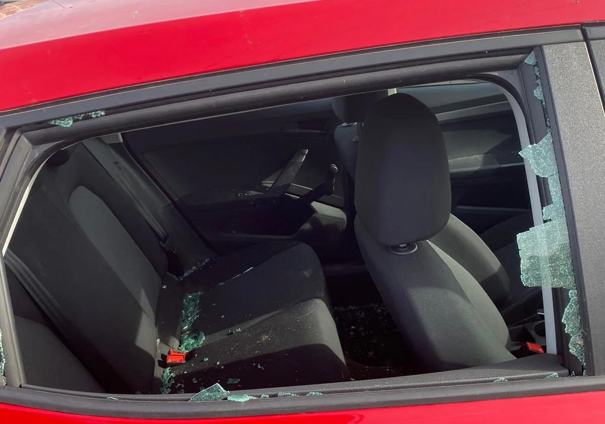 The damage to the window of the vehicle where Pistacho was taken from.