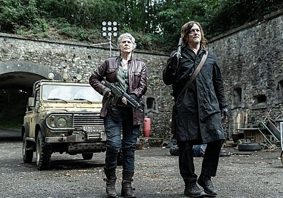 Carol and Daryl, played by Melissa McBride and Norman Reedus, in a scene from the series The Walking Dead: Daryl Dixon, which will be filmed in Granada.