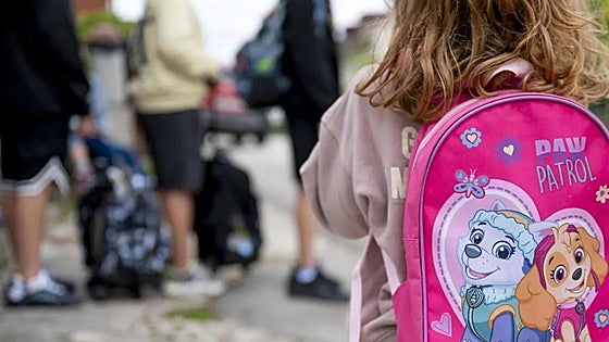 School transport supervisors relieved of their duties after leaving four-year-old girl on a bus in Spain
