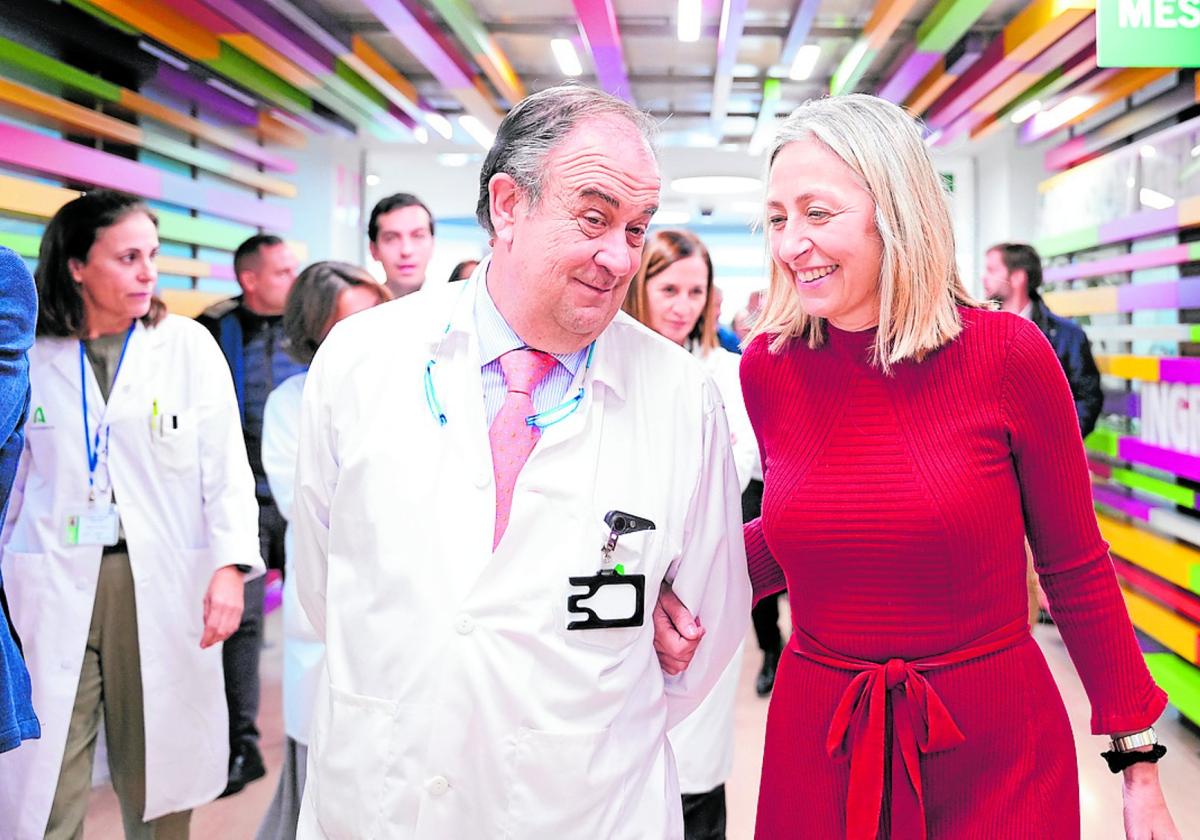 Regional Minister of Health and Consumer Affairs, Rocío Hernández, yesterday in a hospital in Seville.