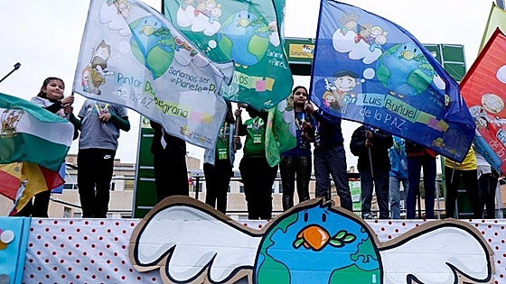 Why do we celebrate World Peace Day in schools in Spain on 30 January?