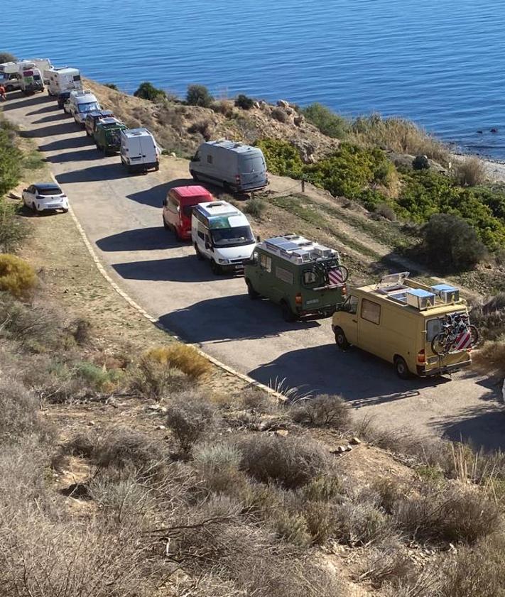 Imagen secundaria 2 - Above and below on the left, two images of the eviction operation, and on the right, an archive photo of campervans in the Maro area. 