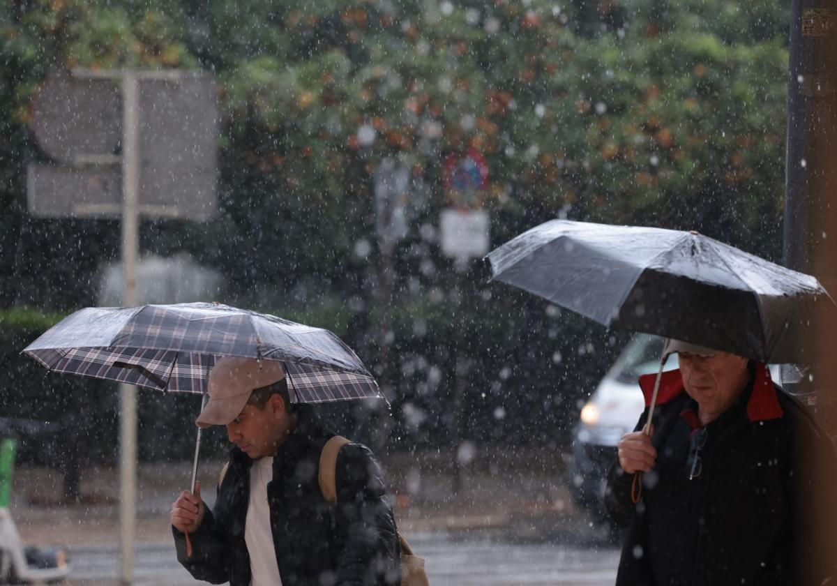 Amber and yellow weather alerts issued for heavy rain in south of Spain