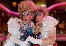 Popular drag duo will return to the Salón Varietés Theatre.