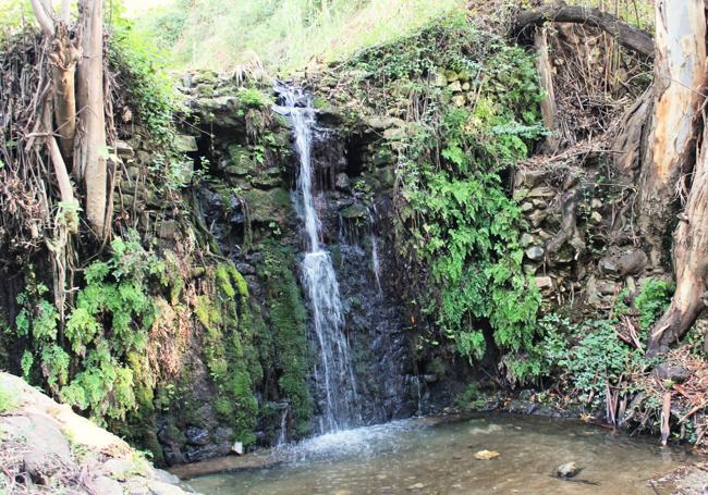 Last waterfall before reaching the end of the stream.